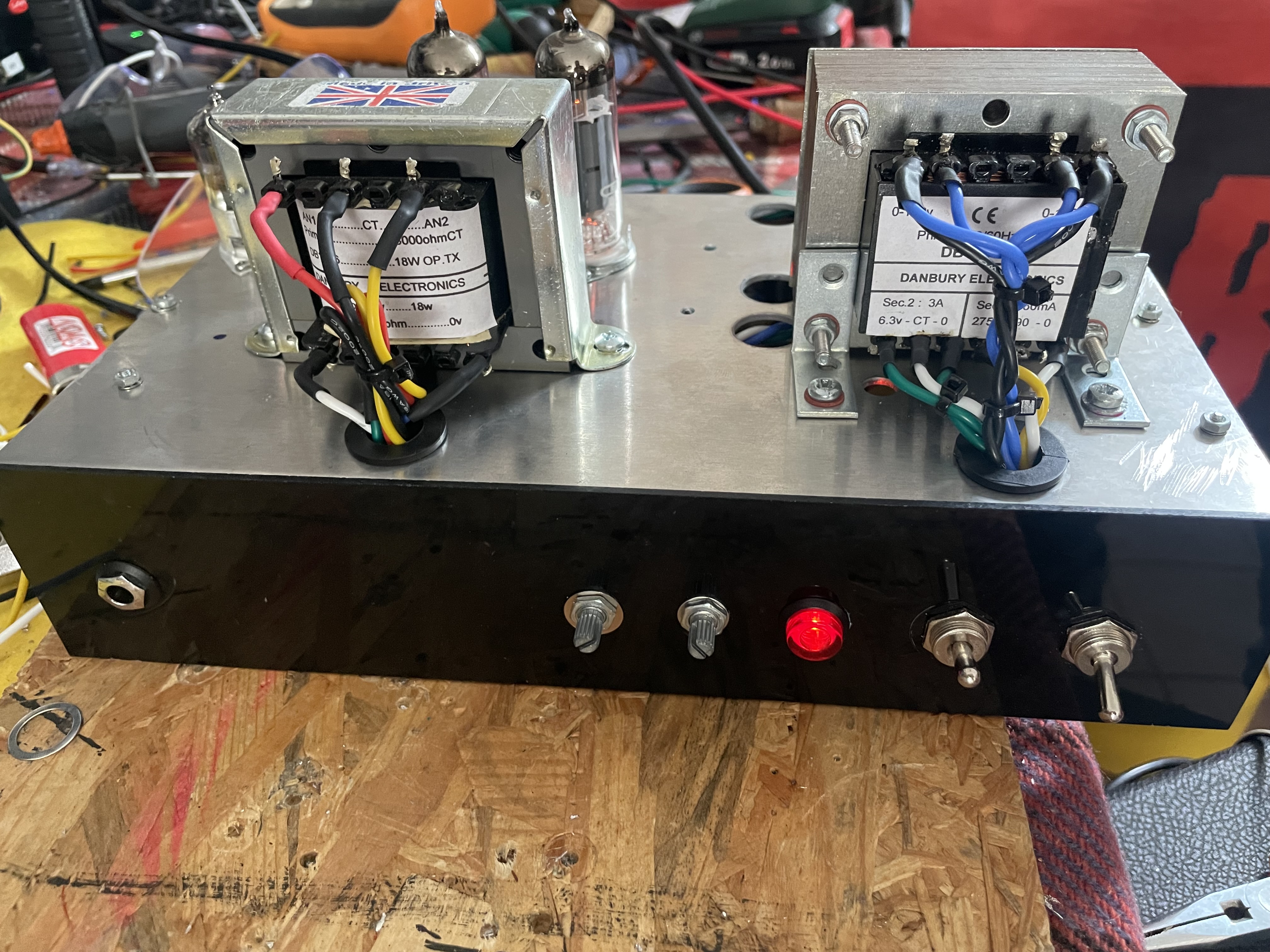 Chassis in lavorazione – Rainbow Amplification